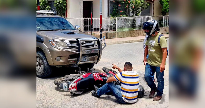 Motociclista lesionado al ser impactado por una camioneta en Ocotal ...