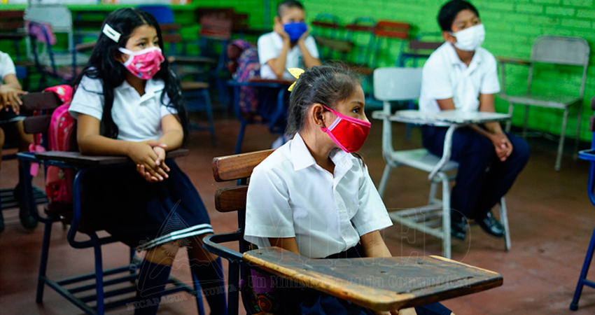 Estudiantes regresan a las aulas de clases | Radio ABC Stereo