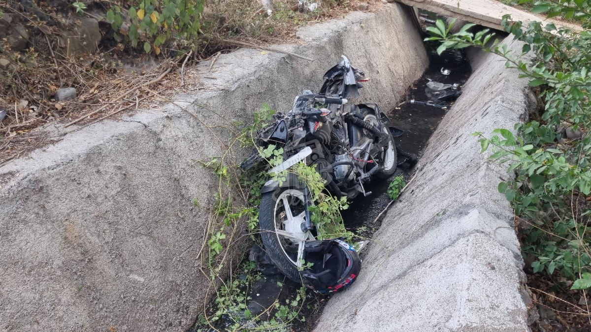 Motociclista pierde la vida tras impactar contra un poste en una curva ...